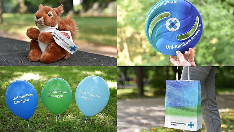 links oben: niedliches Teddy-Hermann Plüschtier-Eichhörnchen mit Uniklinikum-Schal. Rechts oben: blaue Frisbee-Scheibe im Corporate Design. Links unten: hell- und dunkelblauer und grüner Luftballon mit Uniklinikum Erlangen beschriftet. Rechts unten: Papiertüte im Corporate Design.
